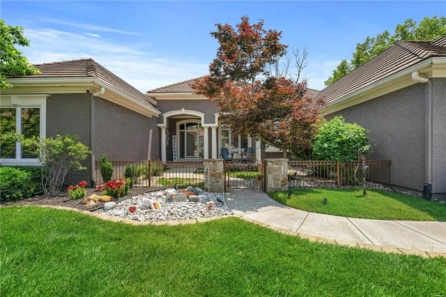 8709 Pine Street, Lenexa, KS 66220