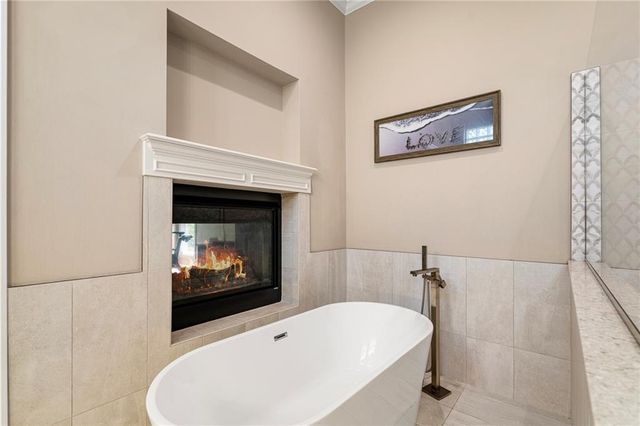 8709 Pine Street, Lenexa, KS 66220