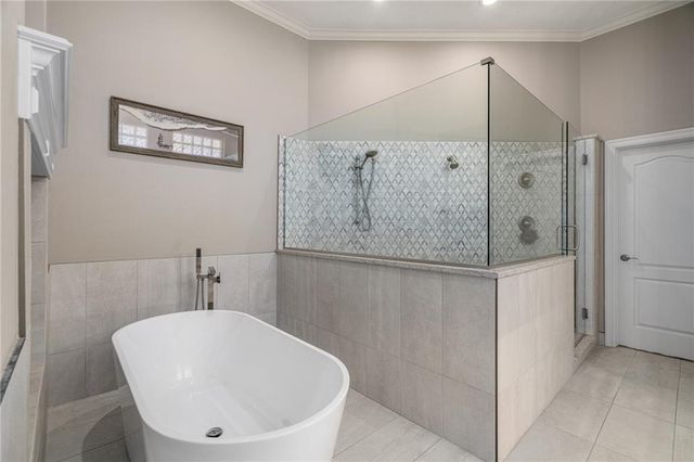 8709 Pine Street, Lenexa, KS 66220