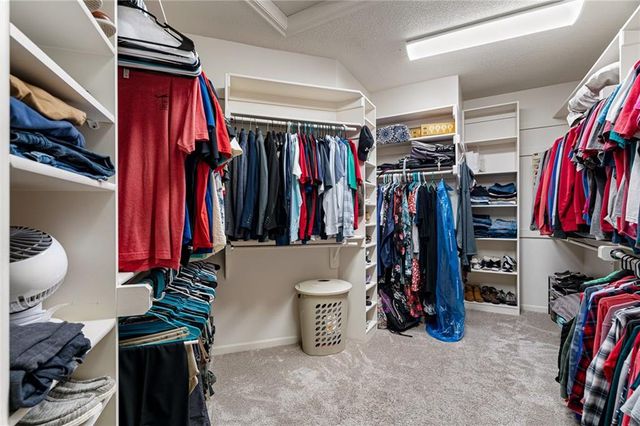 8709 Pine Street, Lenexa, KS 66220