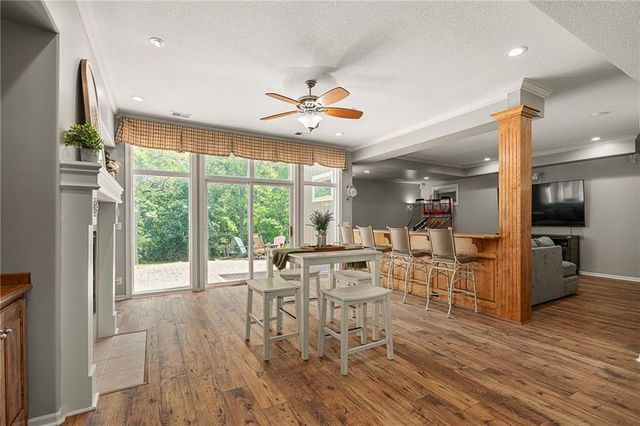 8709 Pine Street, Lenexa, KS 66220