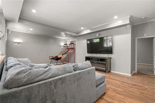 8709 Pine Street, Lenexa, KS 66220