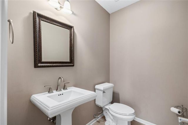 8709 Pine Street, Lenexa, KS 66220