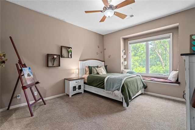 8709 Pine Street, Lenexa, KS 66220