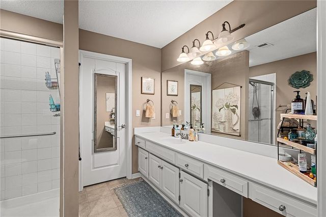 8709 Pine Street, Lenexa, KS 66220