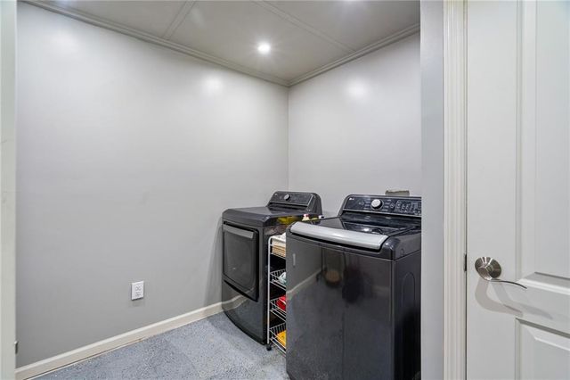 8709 Pine Street, Lenexa, KS 66220