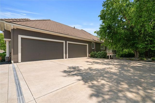 8709 Pine Street, Lenexa, KS 66220