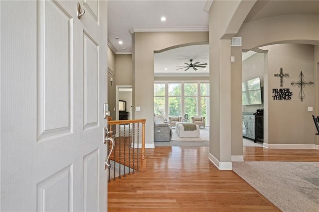 8709 Pine Street, Lenexa, KS 66220