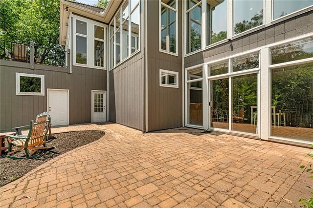 8709 Pine Street, Lenexa, KS 66220