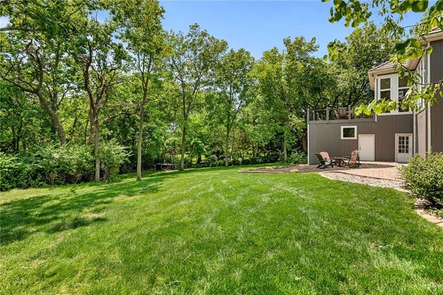 8709 Pine Street, Lenexa, KS 66220