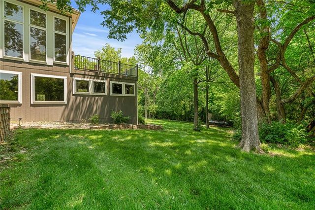 8709 Pine Street, Lenexa, KS 66220