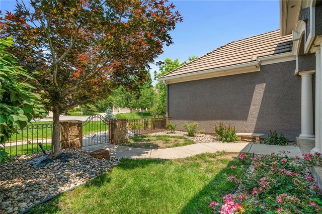 8709 Pine Street, Lenexa, KS 66220