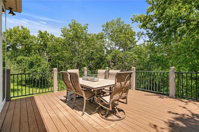 8709 Pine Street, Lenexa, KS 66220