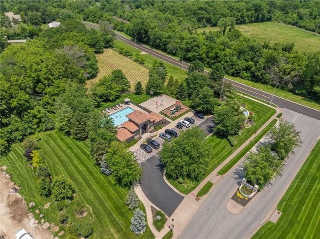 8709 Pine Street, Lenexa, KS 66220