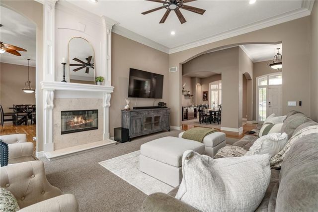 8709 Pine Street, Lenexa, KS 66220