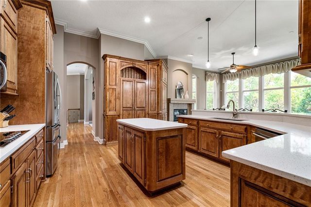 8709 Pine Street, Lenexa, KS 66220