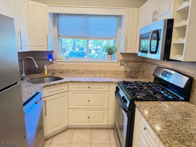 608 Brittany Dr, Wayne Twp., NJ 07470