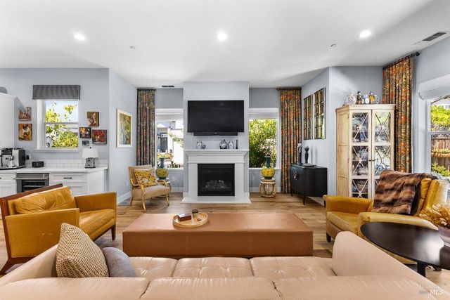 3700 Paxton Pl, Santa Rosa, CA 95404