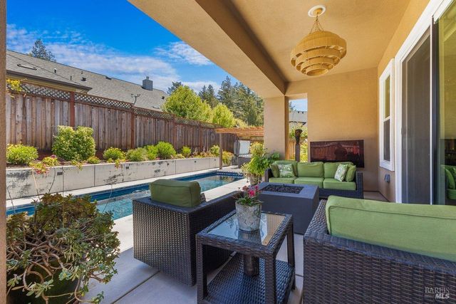 3700 Paxton Pl, Santa Rosa, CA 95404