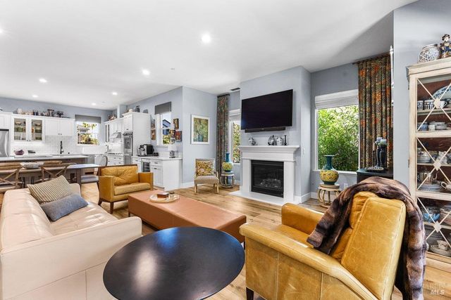 3700 Paxton Pl, Santa Rosa, CA 95404