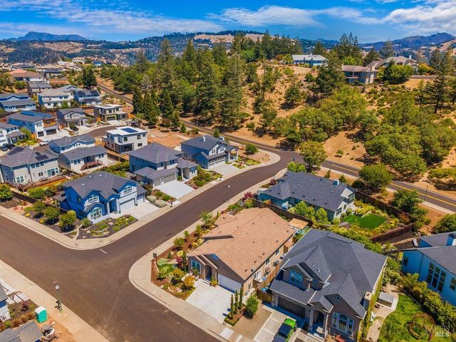 3700 Paxton Pl, Santa Rosa, CA 95404