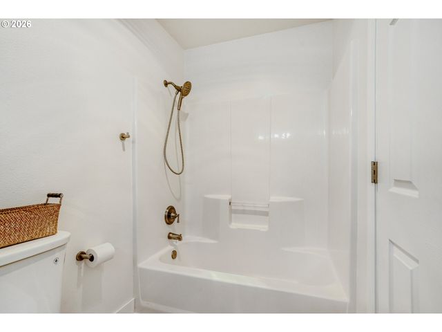 18000 Ne 27TH St, Vancouver, WA 98684