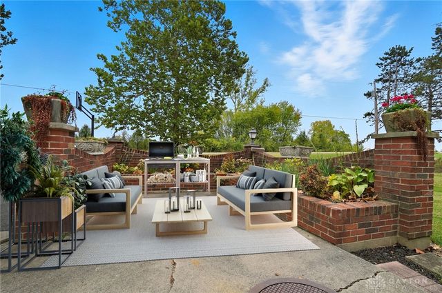 8375 Peters Pike, Dayton, OH 45414