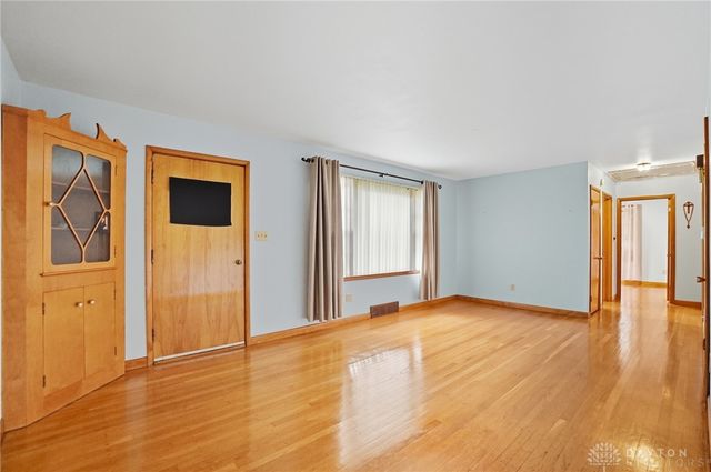 8375 Peters Pike, Dayton, OH 45414