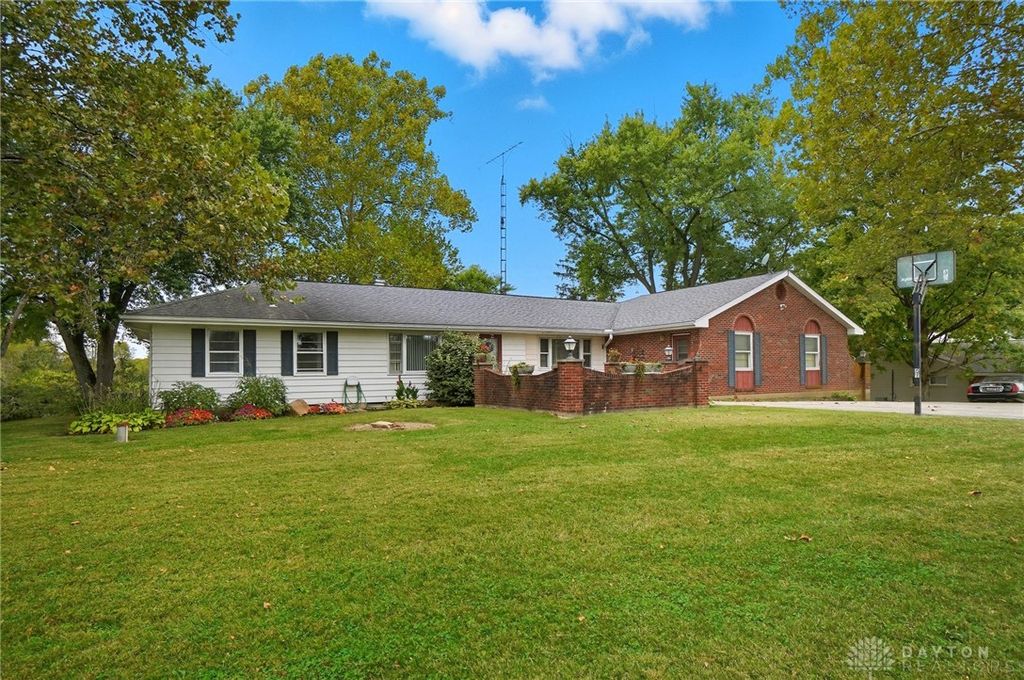 8375 Peters Pike, Dayton, OH 45414