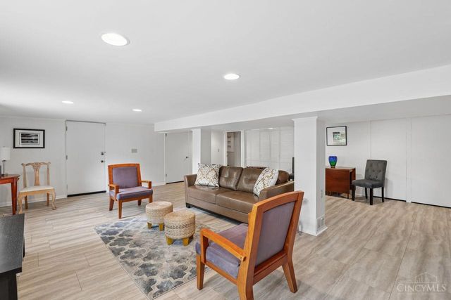 3685 Davenant Avenue, Cincinnati, OH 45213