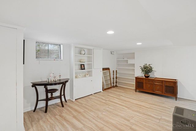 3685 Davenant Avenue, Cincinnati, OH 45213