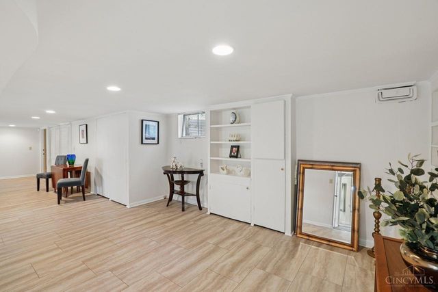 3685 Davenant Avenue, Cincinnati, OH 45213