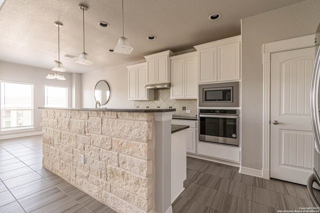 7523 HAYS HL, San Antonio, TX 78256