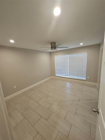 2101 Fountain View Drive 4 6, Houston, TX 77057