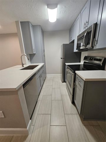 2101 Fountain View Drive 4 6, Houston, TX 77057