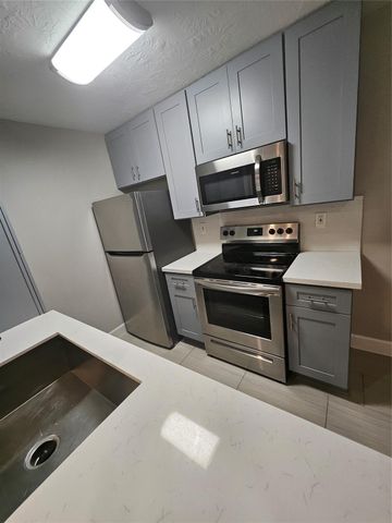 2101 Fountain View Drive 4 6, Houston, TX 77057