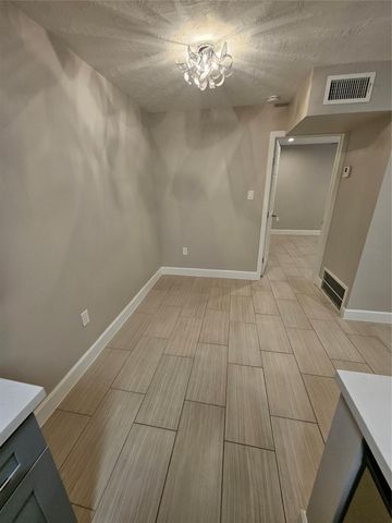 2101 Fountain View Drive 4 6, Houston, TX 77057