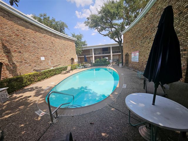 2101 Fountain View Drive 4 6, Houston, TX 77057