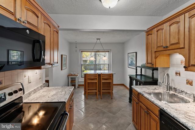 1802 LANG DR, Crofton, MD 21114