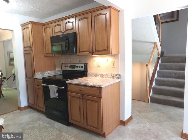 1802 LANG DR, Crofton, MD 21114