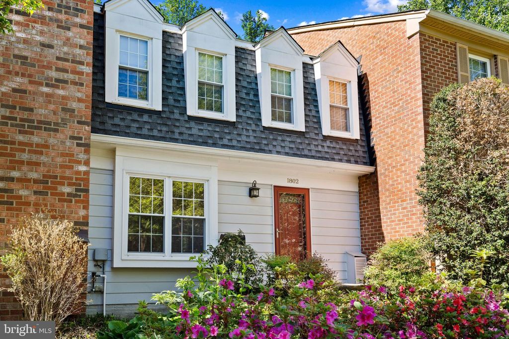 1802 LANG DR, Crofton, MD 21114