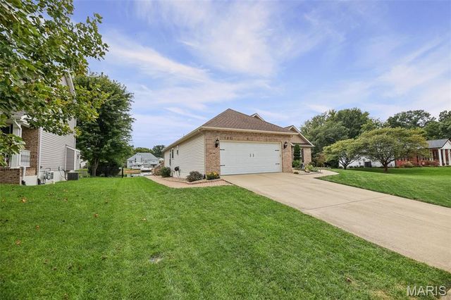 2614 Meridian Lake Drive, Shiloh, IL 62221