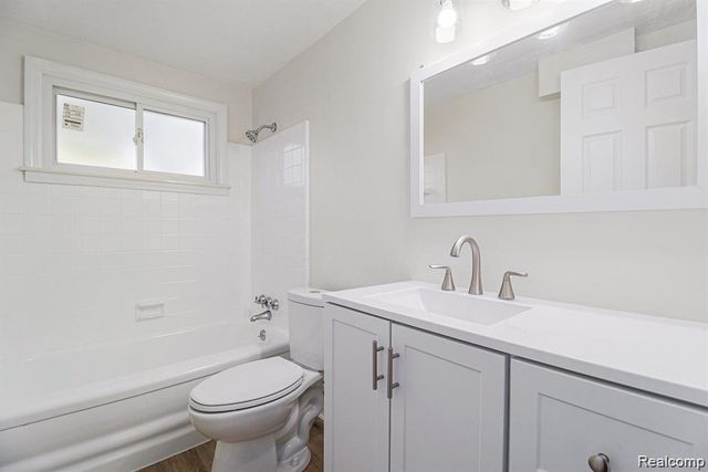 408 W Jarvis Avenue, Hazel Park, MI 48030