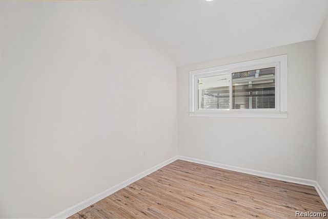 408 W Jarvis Avenue, Hazel Park, MI 48030