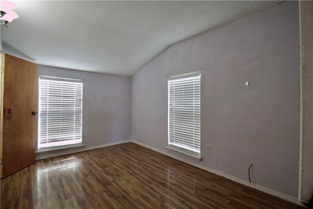 808 E Lott St, Beeville, TX 78102