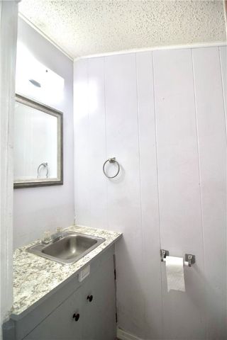 808 E Lott St, Beeville, TX 78102