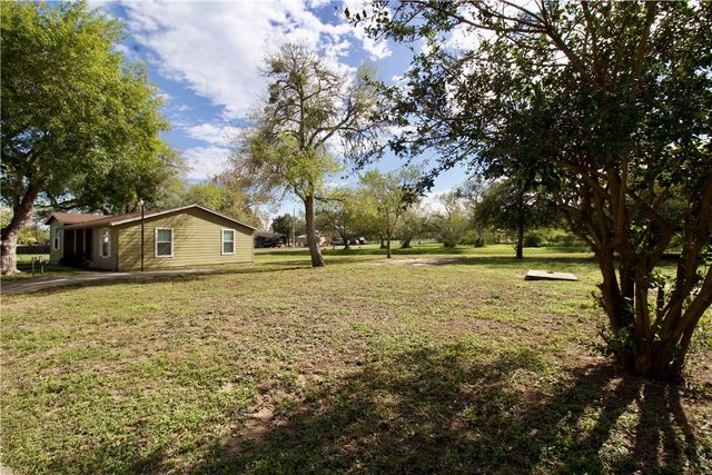 808 E Lott St, Beeville, TX 78102