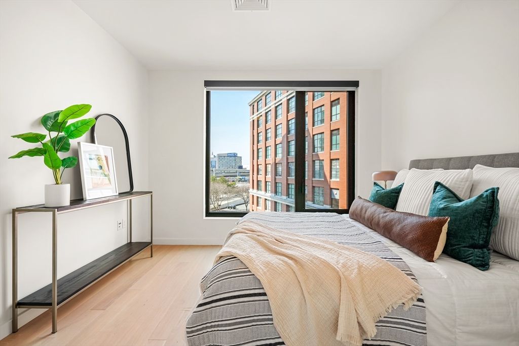 21-35 West 2nd Street 407, Boston, MA 02127