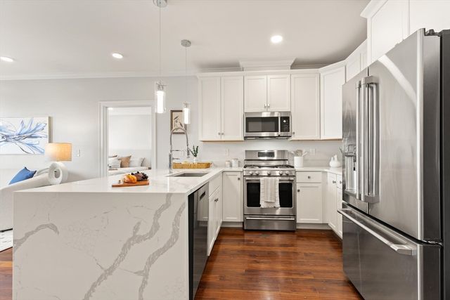 519 Broadway 305, Somerville, MA 02145