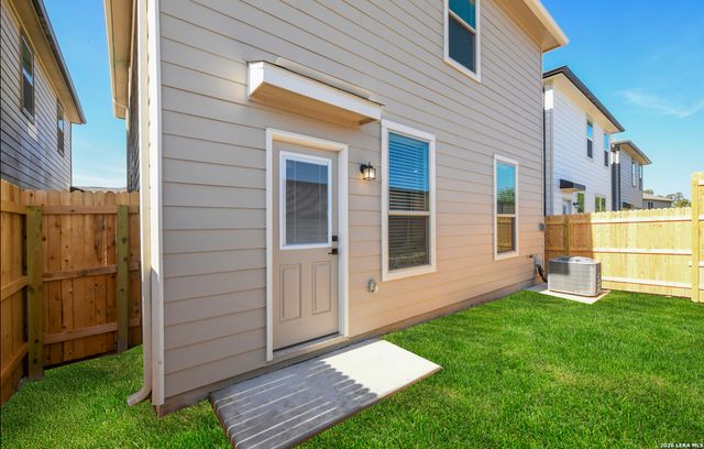 10643 W MILITARY DR, San Antonio, TX 78251